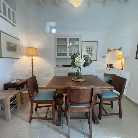 Sarai House - Steps Away From Panagia Portaitissa *